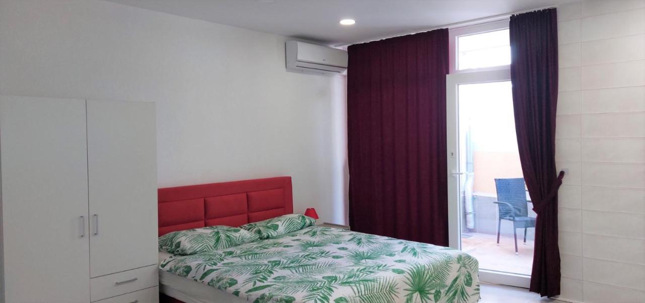 Amore House With Apartment Umag Exterior photo