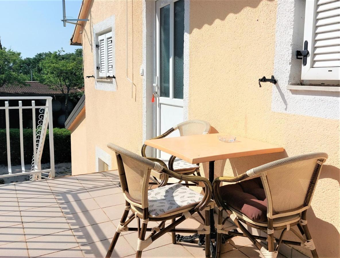 Amore House With Apartment Umag Exterior photo